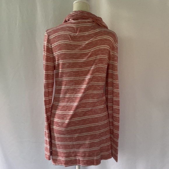 ❤️3/$30 Pink Rose Funnel Neck Oversized Shirt - Picture 4 of 6